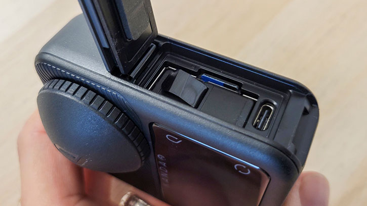 Qoocam 3 battery door and memory card slot